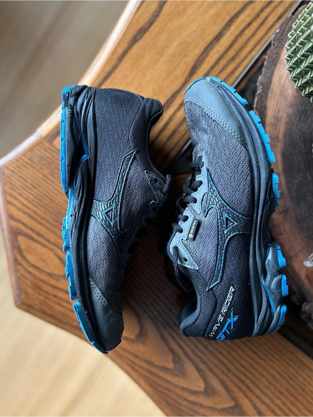 Mizuno Wave Runner GTX Waterproof running shoes 7.5